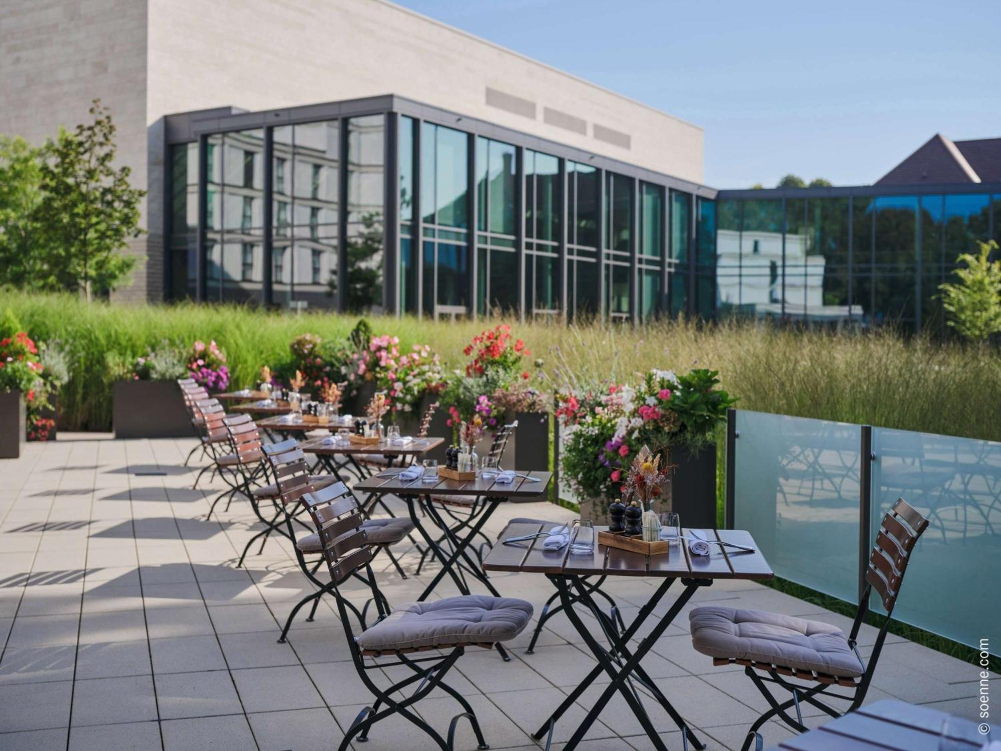 Dorint Parkhotel Frankfurt / Бад Вилбел Екстериор снимка